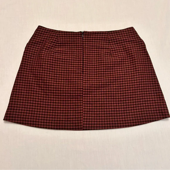 URBAN OUTFITTERS Size M Mini Skirt Gingham Plaid Garnet Black w/ Pockets Stretch - Picture 5 of 5